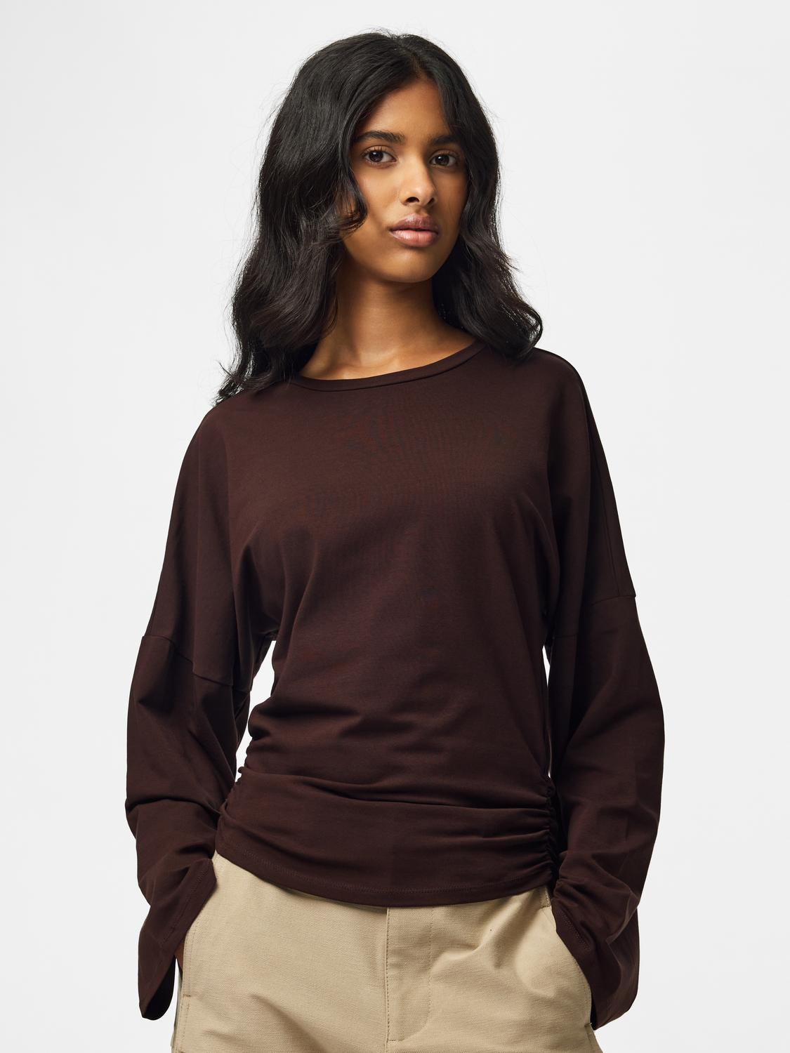 model_shot-front